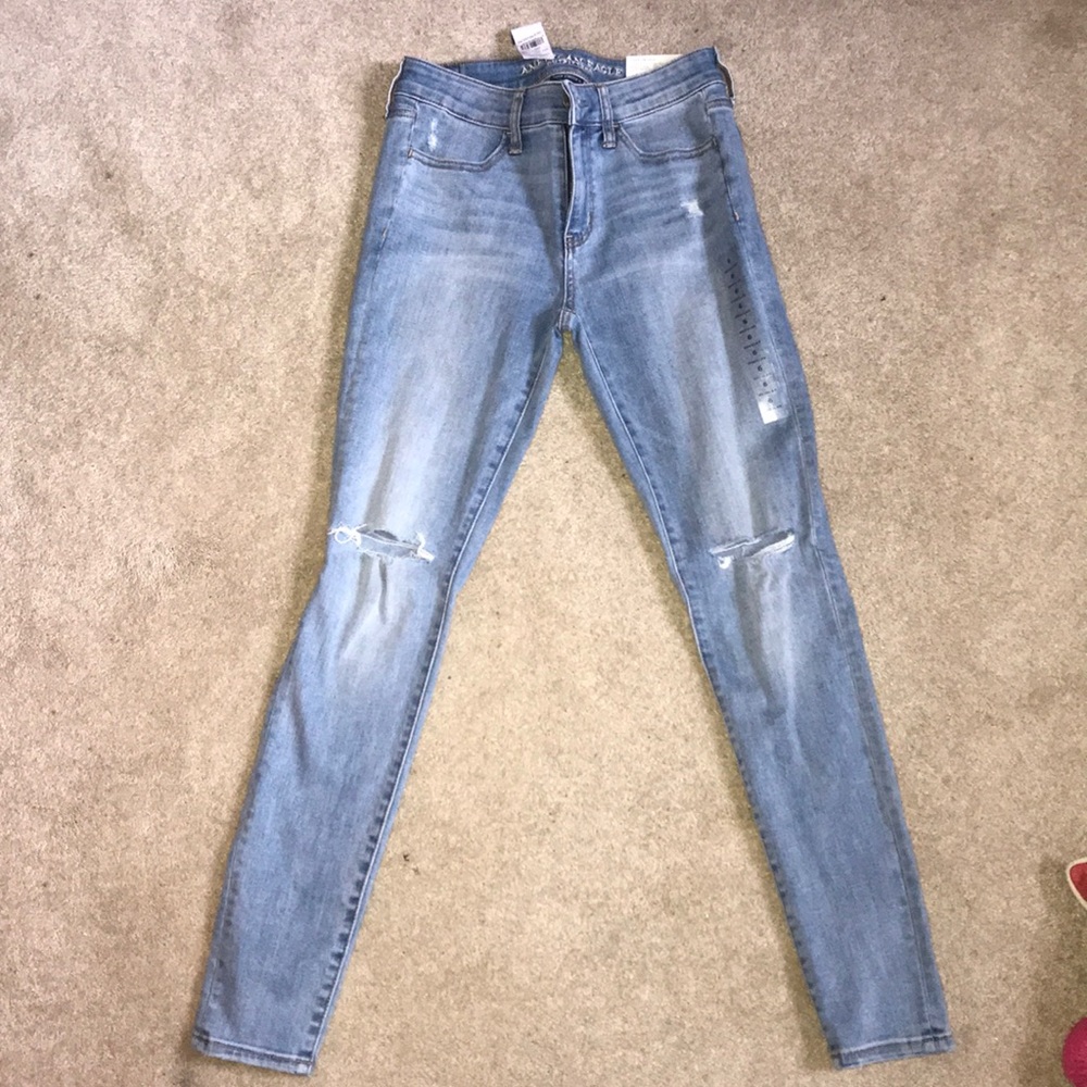 BRAND NEW AMERICAN EAGLE RIPPED JEGGINGS